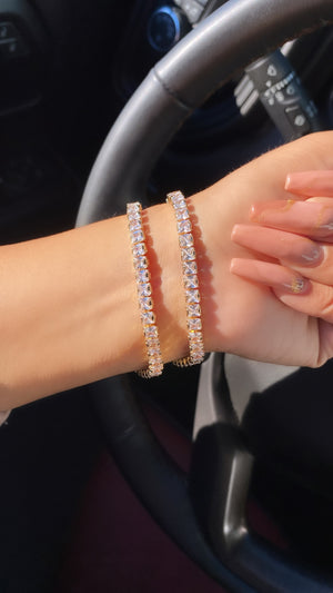 She thick  tennis bracelet