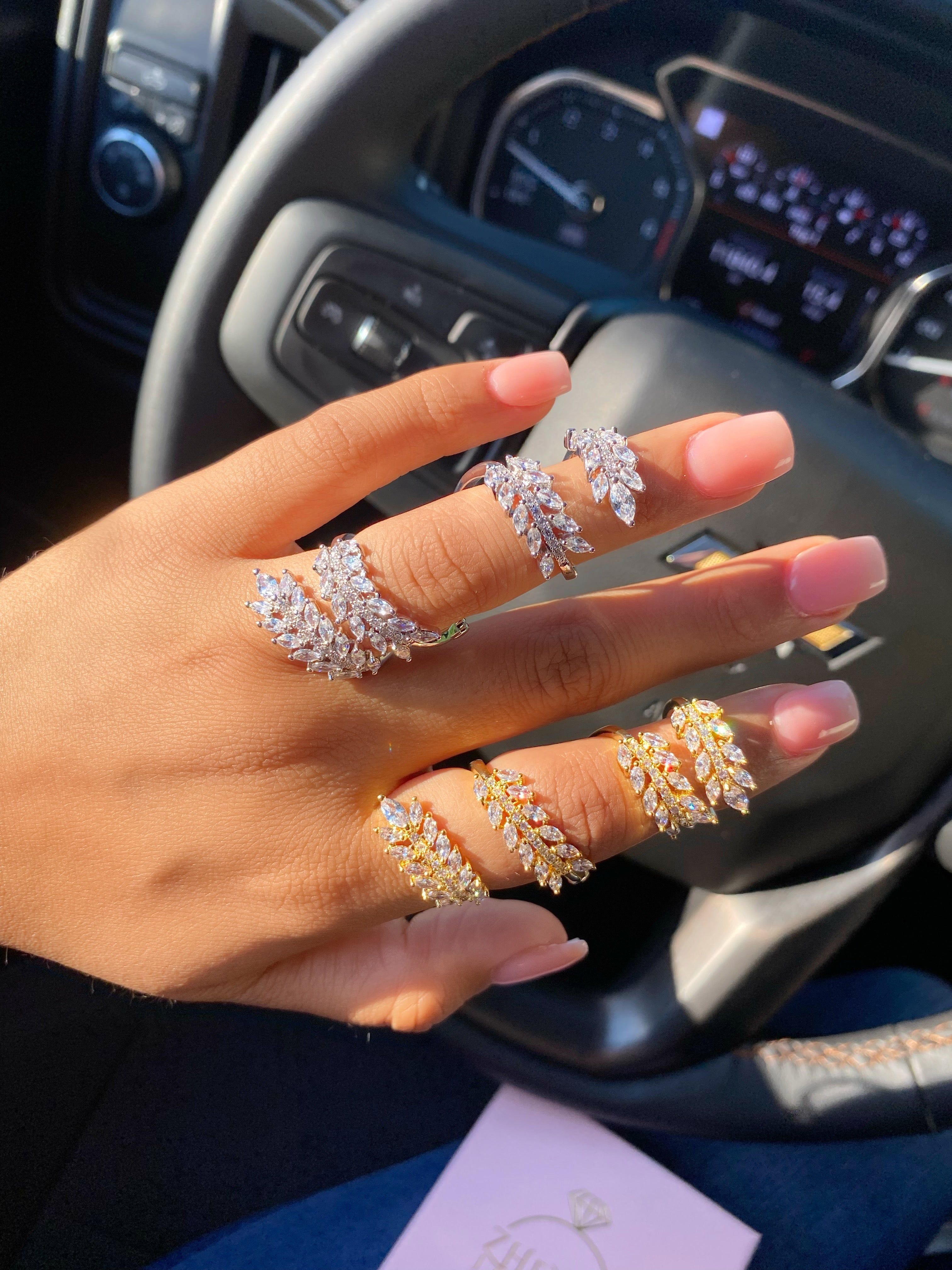 Antoinette finger ring