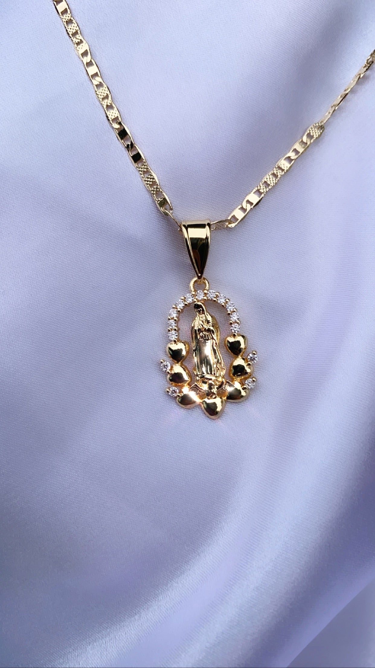 Dainty morenita necklace