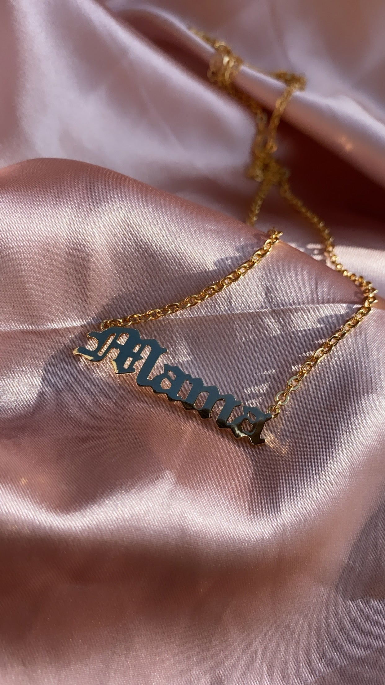 Mama necklace